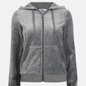 Cubus mjukis set storlek S - Säljer mitt super mysiga Cubus sett i grå, storlek S. Andvänd en gång endast.                                                    Säljer hela mjukis settet för 299kr.                                        Nypris 500kr.         