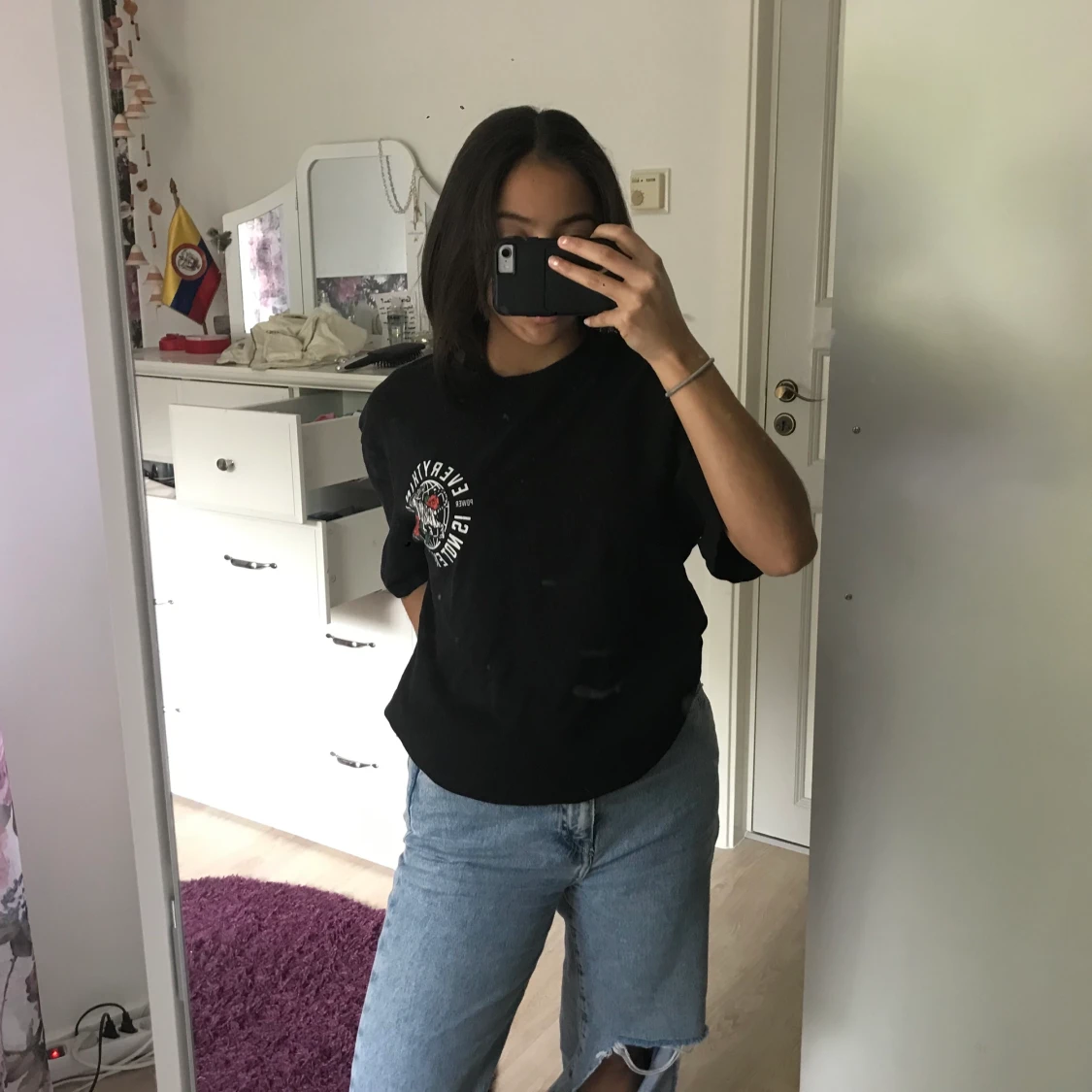 Svart T-shirt med tryck på ryggen - 91