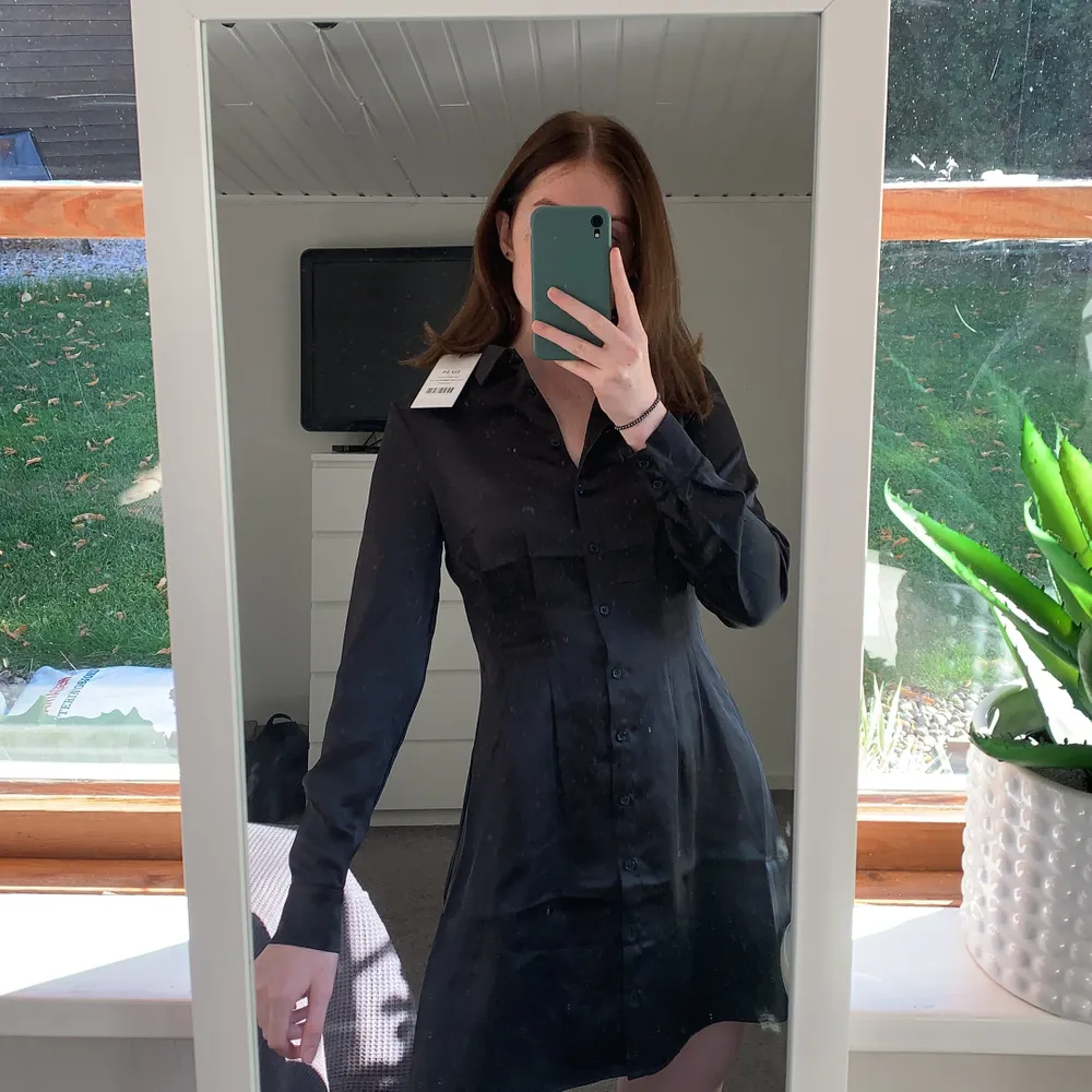 Jättesöt ny klänning från  Emma Ellingsen x NAKD i storlek 34, prislapp kvar. Ordinarie pris 399kr, säljer då den är för liten för mig:). Klänningar.