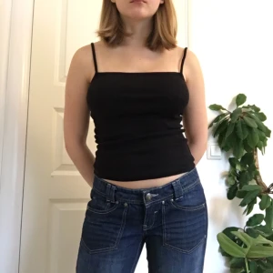 Svart linne - Kommer aldrig till användning! Storlek XS men jag  har s-m. Använd men mycket kvar att ge! Frakt tillkommer.