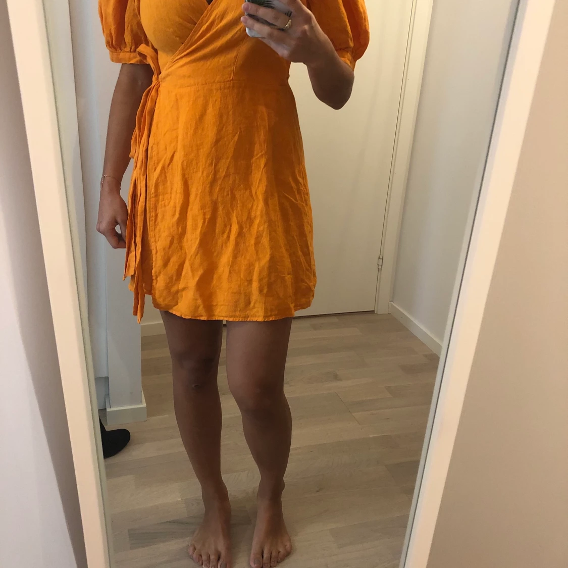 Orange klänning aldrig använd