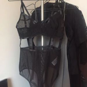  - meshbody från märket lavish alice. stringmodell. endast provad, säljs då den är för liten för min byst, nypris ca 500 kr. skriv för mer information!