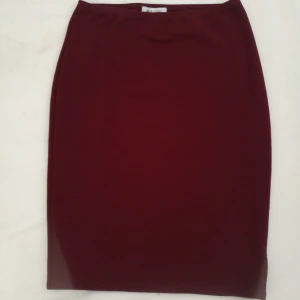  - Tight, stretchig kjol från nelly. Perfekt skick! 