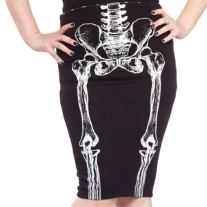  - Pennkjol från Iron Fist. Elastisk midja samt en dragkedja baktill. 