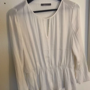  - Blus från Gina tricot i fint skick.  Storlek 36 