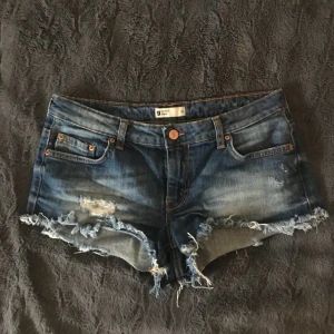  - Snygga jeansshorts från Gina Tricot! Är lite cheeky och korta i modellen. 