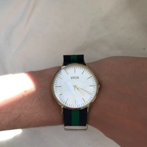  - Klocka, använd men i bra skick. 40 kr+ frakt 39 kr. 