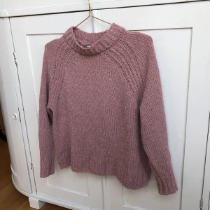  - Glittrig tröja från mango, sparsamt använd