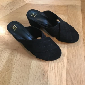  - OANVÄNDA svarta sköna klackar från Din Sko 👠👠