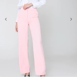  - Säljer pga för storlek för mig. Sååå snygga och i nyskick