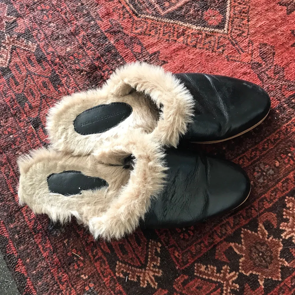 Zara fur lined slides. Skor.