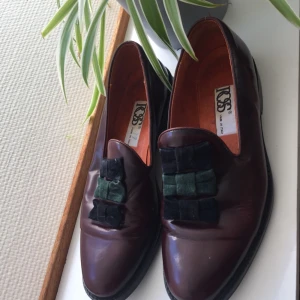  - Älta italienska läderskor Köpta på myrorna. Stl. 39 men snarare som 38,5. Frakt inräknat i priset