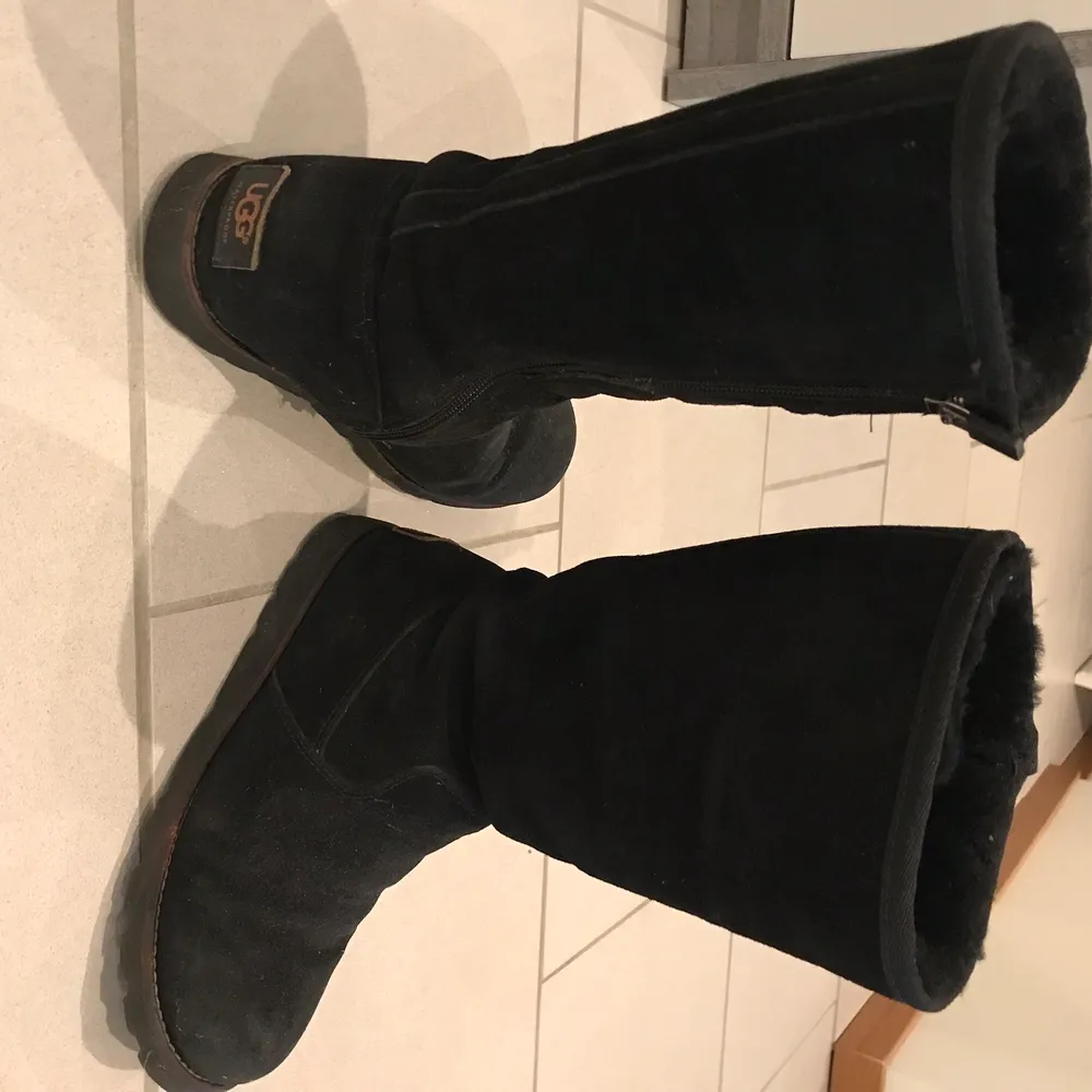Knappt använda UGG’s. Perfekta till vintern.. Kengät.