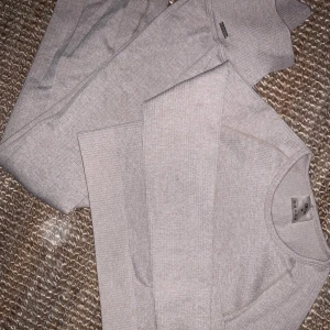 AIMN - SET - Ett AIMN set i beige, använt fåtal gånger. Storlek M. Nypris topp 499kr, tights 599kr. Säljer setet för 350kr