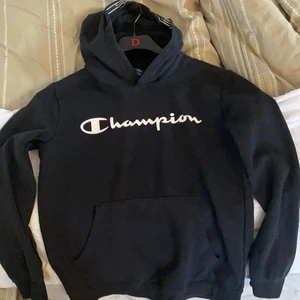 Champion hoodie  - En fin champion hoodie, den passar en XS/S.🤩 gratis frakt 