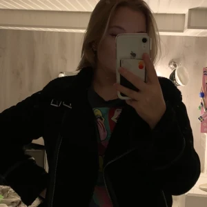 Bikerjacka i mockaimitation - Vinterjacka från zara, superfin! 