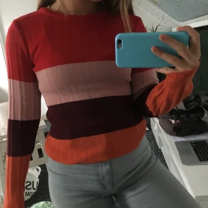 Superskön hösttröja!  - Ribbad tröja, knappt använd! 
