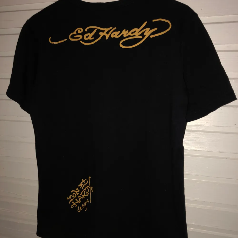 Ed Hardy T-shirt i storlek M. Skick 9/10✨. T-shirts.