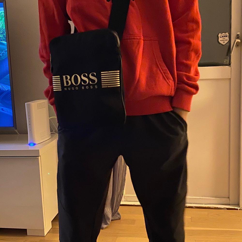 Hugo boss väska - Boss | Plick Second Hand