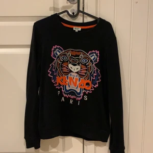 Kenzo strl M  - Kenzo-tröja i nyskick. Köpare står för frakt 