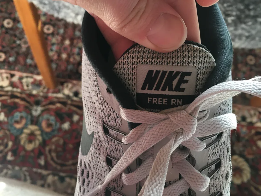 Nike freerun, väldigt sparsamt använda, storlek 39/40(25,5 cm) supersköna!. Skor.