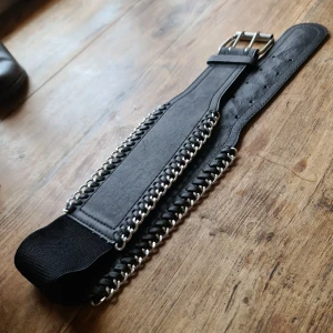 Fint midjeskärp gina tricot - Hej! Fint skärp med elastisk del så den passar många. Använd av XS/S. Lite använd!