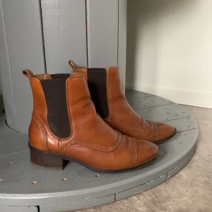 Massimo Dutti - stövletter  - Äkta skinn. Storlek 37. 