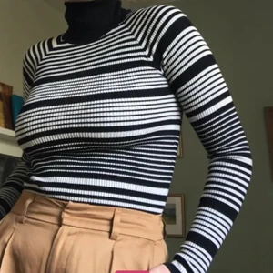turtleneck - ej mina bilder!! köpt på plick men har tyvärr bara suttit i garderoben. sitter så fint på och är jätteskön 💖