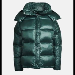 Jacka från bikbok  - Jätte fin grön  jacka från bikbok! Inte använd mycket alls. Budet ligger på 415kr  . Köparen står för frakten! Avslutas 11/11 kl: 12:00 ( Avslutad) 