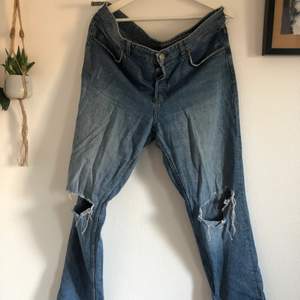 Ripped blue jeans, used incl some small damages, can easily be fixed