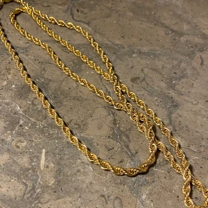 Guldpläterad kedja  - Kedja med guldplätering. Perfekt julklapp till någon du tycker om.❤️🎅🏼 Buda på priset. Oanvänt