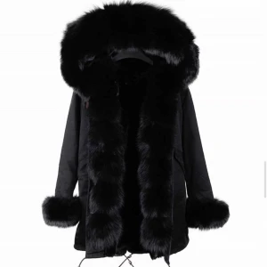 Päls jacka från lucuryfurbysweden  - Päls jacka från lucuryfurbysweden på Instagram. Nypris 3000. Storlek S 