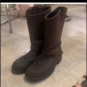Boots  - Säljer ett par fina bruna skor som jag bara använt 2 gånger 