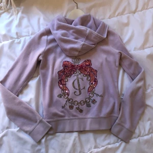 Juicy couture  - Ljuslila juicy couture hoodie💘⭐️