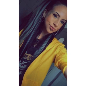Gul kofta zip/hoodie - Skön och ganska tun:)