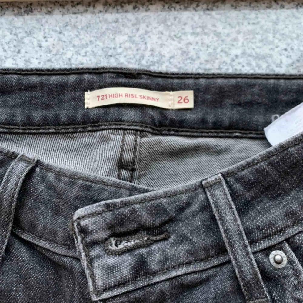 Super fina jeans köpta i usa från Levis, nästan aldrig använda så i bra skick, jag är ca 172 och dem passar. Jeans & Byxor.