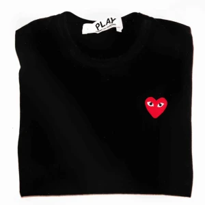  - Cdg Longsleeve  Strl M (fits smaller) Cond 8,5/10 Kvitto och tags finns. Köpt på NK.