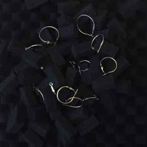  - Olika slags örhängen  i olika färger med frakt blir det 35