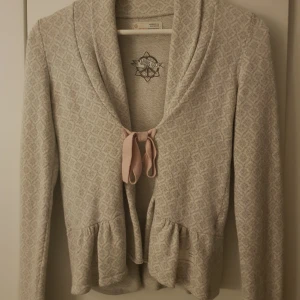  - Odd Molly, kofta i nyskick. Storlek 0. Finns i Kungsängen.