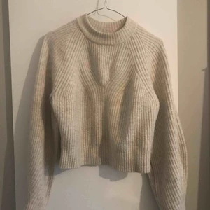  - En stickad tröja från weekday, köpt för 500 men säljer för 200