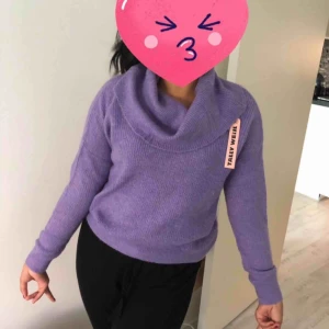  - Stickad tröja från en butik i Frankrike Köptes för 450kr men kom aldrig till användning  Prislapp är kvar