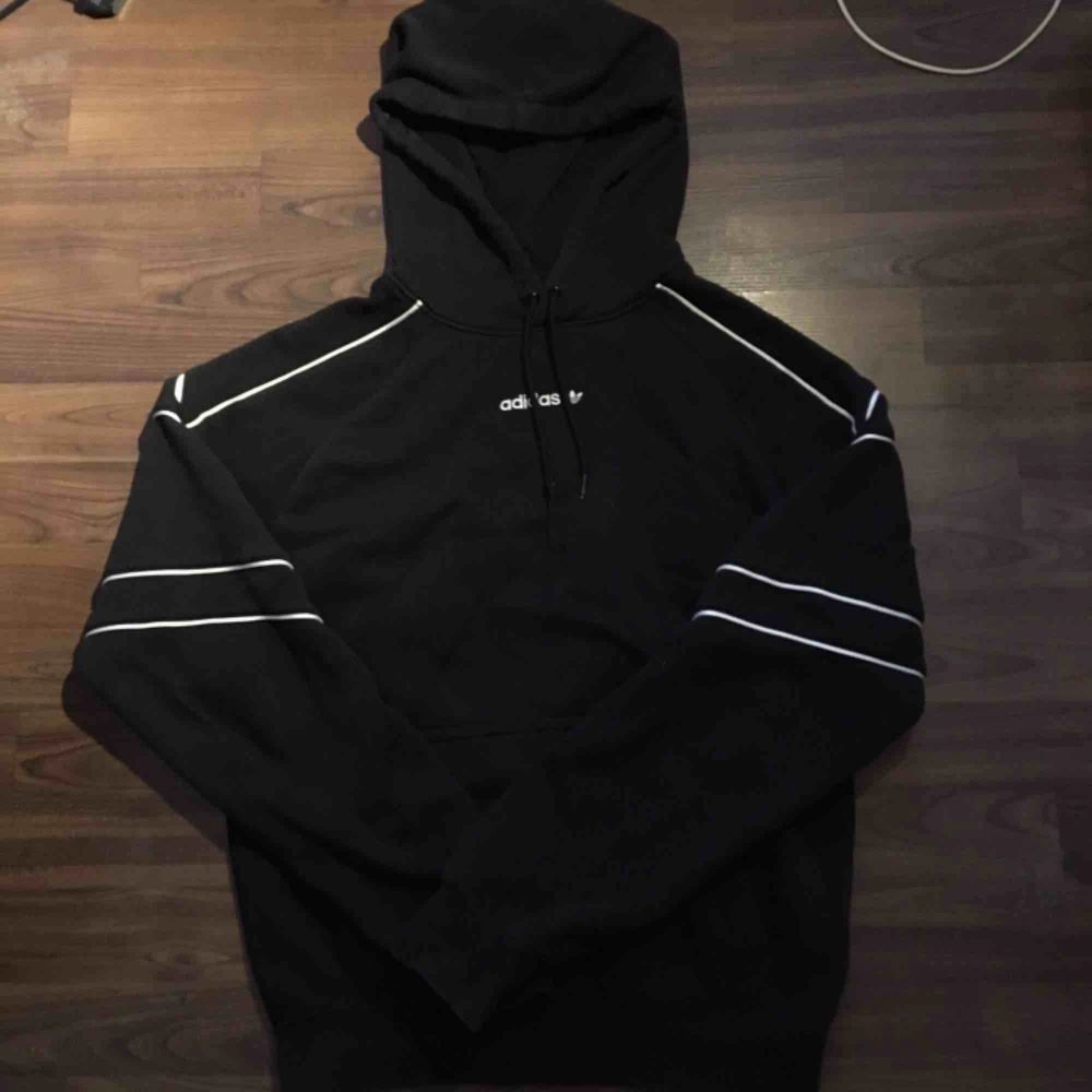 Snygg hoodie från adidas. Väldigt | Plick Second Hand
