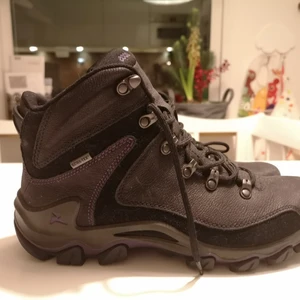  - Gore-Tex Ecco-kängor. Sparsamt använda. Strl 41.