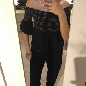  - Off shoulder tröja från Hollister. Köparen står för frakten, möts upp i Stockholm City eller Huddinge 