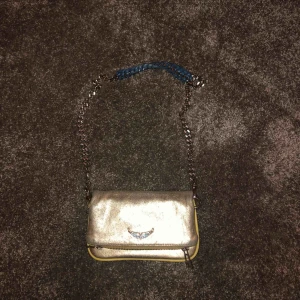  - En ganska ny Zadig väska🥰Köpt för ca 2000kr (går att förhandla)🥳