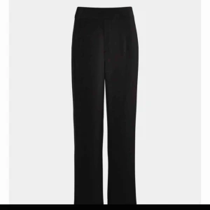  - Säljer nu mina snygga sköna kostym byxor från bik bok! Mitt bästa köp men tyvärr för stora för mig🙄