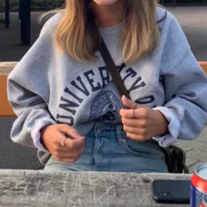 Champion tröja strl L - Säljer min favorittröja från champion då den inte kommer till användning längre ❤️