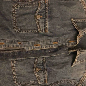 Väst - Jeansväst i bra skick knappt använd