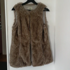Stradivarius faux fur vest - Faux fur vest 72cm long small size