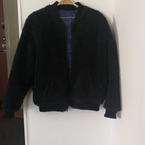 Levis two sided bomber jacket - Two sided bomber jacket. Bluesatin and black wool lining. Small size. Sleeves 57cm, body 64 cm long